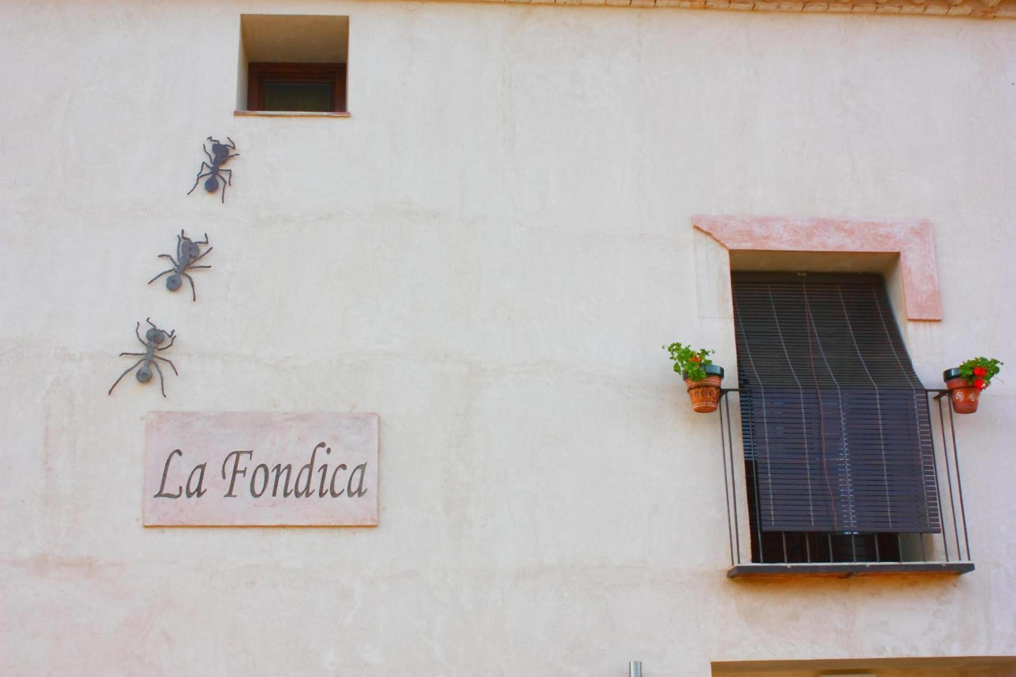 Hotel La Fonda De La Estación La Puebla De Valverde Exterior foto